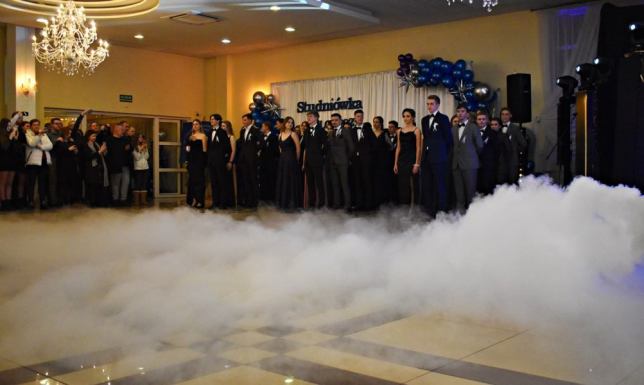 Studniówka 122 maturzystów III Liceum Ogólnokształcącego w Suwałkach