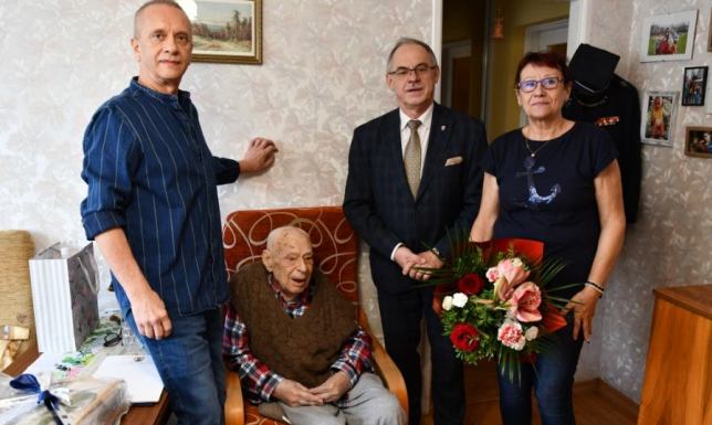 Pan Jerzy Paciukanis obchodził w czwartek (09.11) swoje setne urodziny