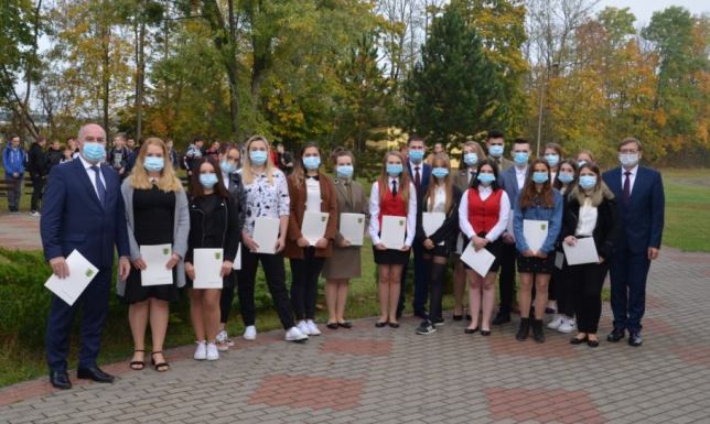 Starosta Suwalski przyznał stypendia Stypendia Starosty Suwalskiego uczniom Technikum Zespołu Szkół w Dowspudzie