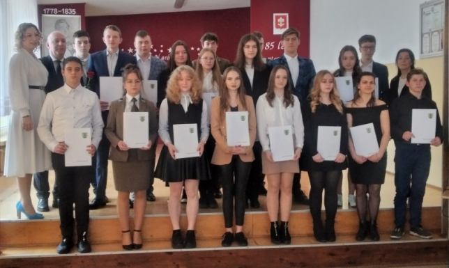 Otrzymali Stypendia Starosty Suwalskiego 21 decyzji o udzieleniu stypendium uczniom Technikum w Zespole Szkół w Dowspudzie