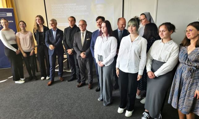 Naboru wniosków na stypendia za wyniki w nauce program wsparcia stypendialnego uczniów szkół i placówek systemu oświaty