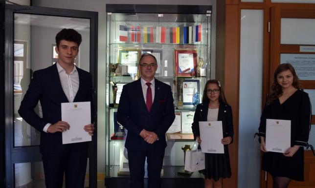 Stypendia artystyczne trafiły do młodych suwalczan