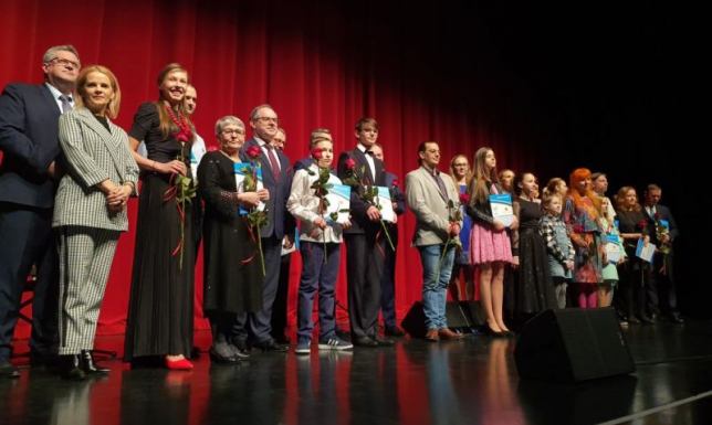 Trwa nabór wniosków na stypendia i nagrody z dziedziny kultury Stypendia i nagrody za osiągnięcia kulturalne