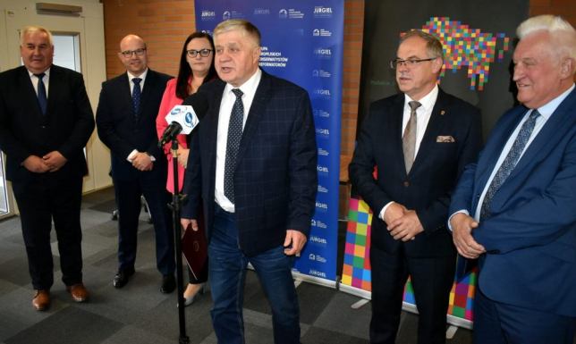 Mediateka, spalarnia odpadów, budowy miejskiej farmy fotowoltaicznej, czy zagospodarowanie nowych terenów zielonych