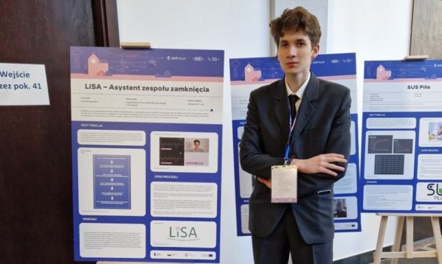 Suwalczanin stworzył aplikację umożliwiający komunikację z osobą dotkniętą głębokim paraliżem Jakub Brzozowski, uczeń Zespołu Szkół nr 6 w Suwałkach, AI for Youth Intel