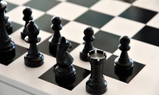 Rywalizacja szachistów na ostatniej prostej