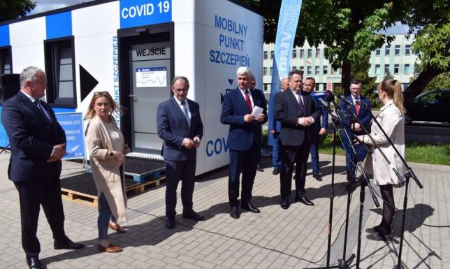 Mobilny punkt szczepień przeciw COVID-19 przy Urzędzie Gminy Suwałki