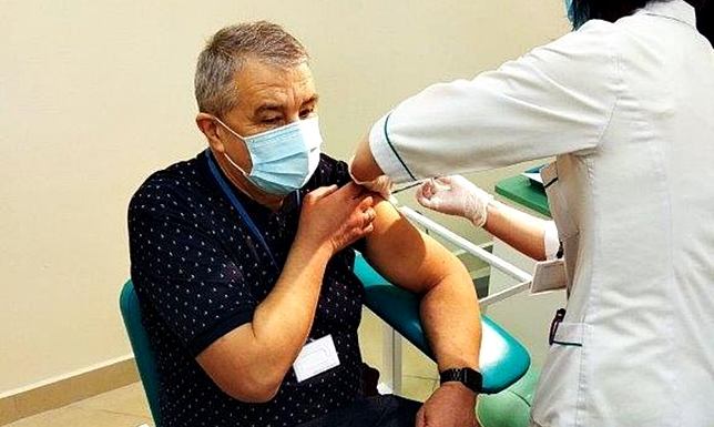 Pierwsze szczepienia na COVID-19 w Suwałkach Szczepionka na koronawirusa w Szpitalu w Suwałkach