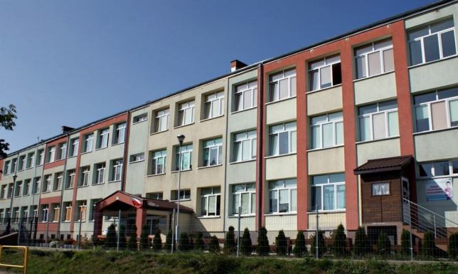 Mieszkanka gminy Bakałarzewo laureatką wojewódzkiego konkursu literackiego Szkoła Podstawowa im. Mikołaja Bakałarza w Bakałarzewie, konkurs literacki