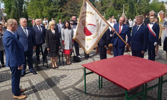 Szkoła w Raczkach ma patrona Uroczystość nadania imienia Jana Pawła II w Szkole Podstawowej w Raczkach