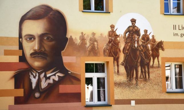 Malowidło na ścianie budynku II Liceum Ogólnokształcącego w Suwałkach 