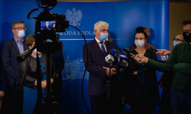 Posiedzenie Wojewódzkiego Zespołu Zarządzania Kryzysowego: trudna sytuacja epidemiczna w regionie Posiedzenie Wojewódzkiego Zespołu Zarządzania Kryzysowego w Białymstoku