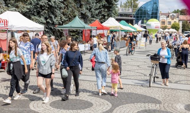Targi „Polska smakuje” odbyły się w Augustowie Ekologiczna i tradycyjna żywność, a także rękodzieło