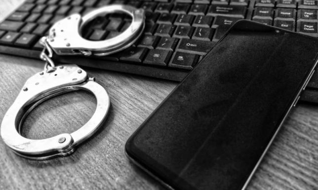 Kobieta chciała zainwestować pieniądze, a zamiast tego straciła 12 tysięcy złotych