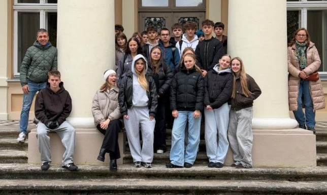 uczniowie II Liceum Ogólnokształcącego im. gen. Z. Podhorskiego