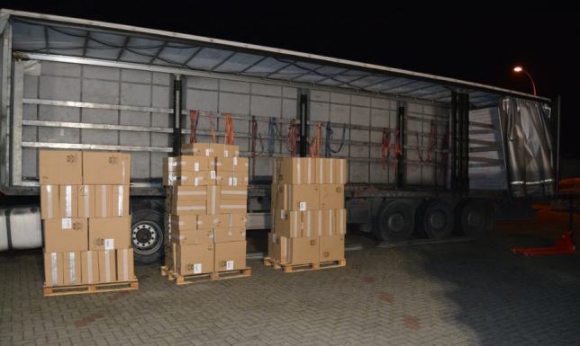 Przewoził nielegalne papierosy za ponad 4 mln zł Nielegalny przemyt papierosów przez granicę