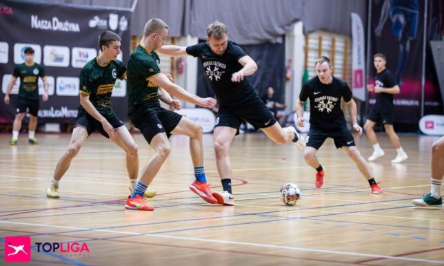 w zestawieniu generalnym prowadzi drużyna Szkarnulis Team Sejny