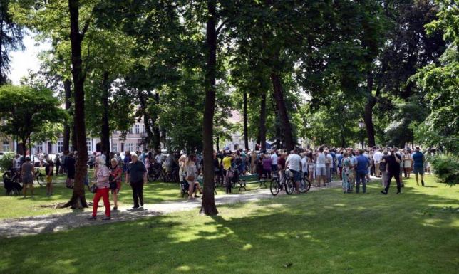 Atak na Trzaskowskiego w Suwałkach - policja szuka świadków 