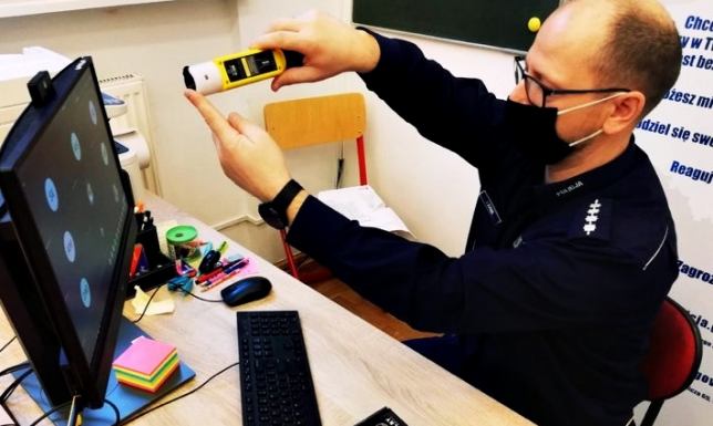 "Zachowaj trzeźwy umysł" spotkanie policjanta z uczniami w sprawie bezpieczeństwa