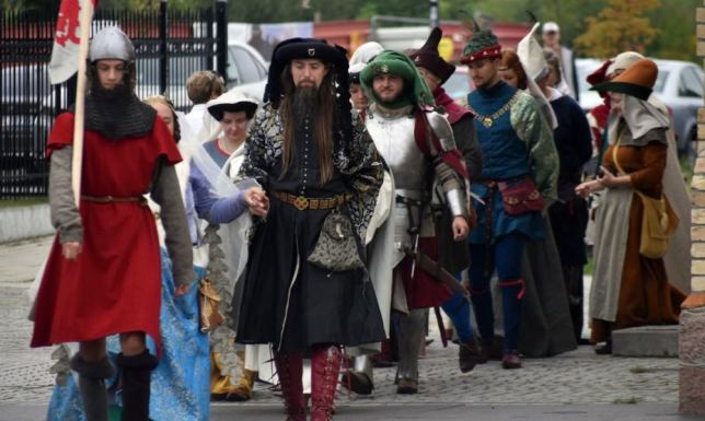 Pokazy rycerskie, turnieje, warsztaty dla dzieci i stoiska z regionalnymi produktami 