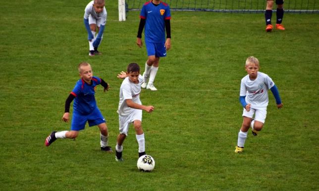 Akademie Piłkarskie z całego kraju rywalizują w Suwałkach