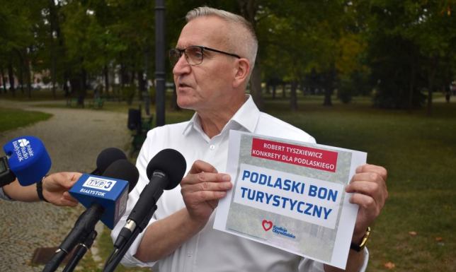 Konferencja Robert Tyszkiewicza w Parku Konstytucji 3 Maja w Suwałkach