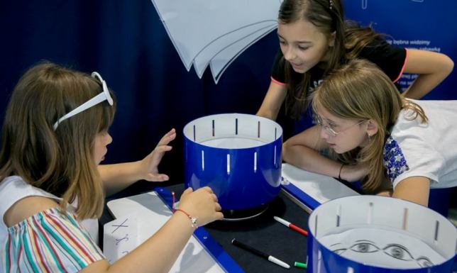 Mobilna wystawa Centrum Nauki Kopernik zawita do Jeleniewa Mobilna wystawa Eksperymentuj w Szkole Podstawowej im. Danuty Siedzikówny "Inki" w Jeleniewie