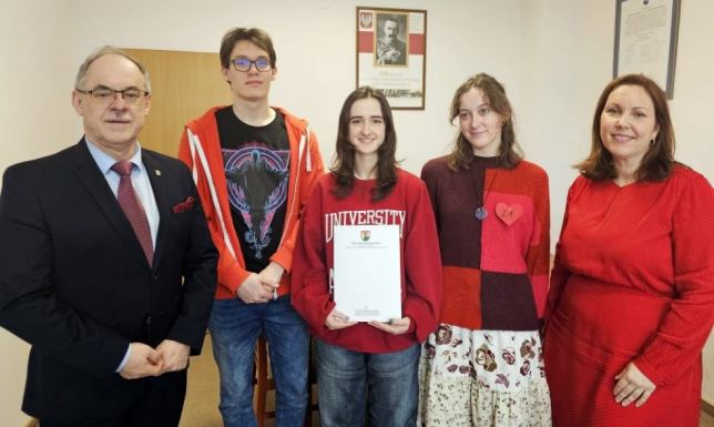 niesienie pomocy osobom starszym, niepełnosprawnym i samotnym rodzicom