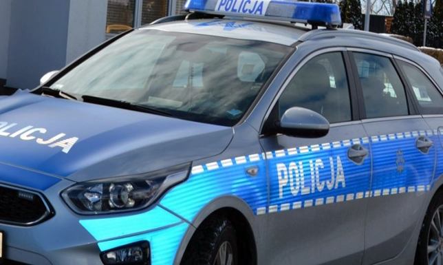 za pomocą przywłaszczonej karty bankomatowej włamywali się na konto bankowe