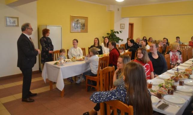 1000 ukraińskich uchodźców świętuje Wielkanoc w Suwałkach