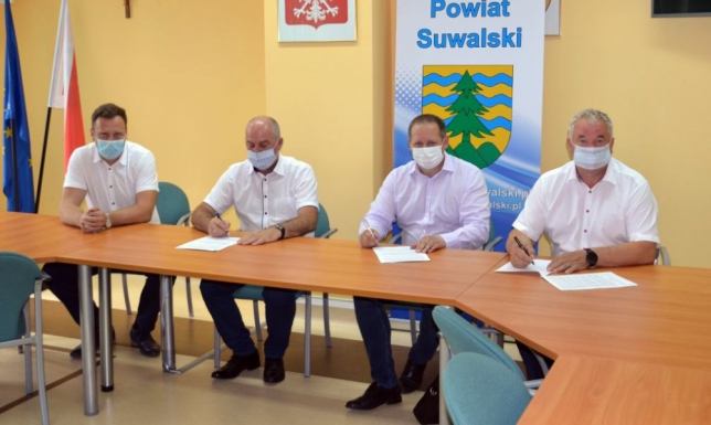 Umowa na przebudowę kolejnej drogi powiatowej podpisana przebudowa drogi powiatowej Krasnopol - Gremzdel - Jegliniec – Wiatrołuża