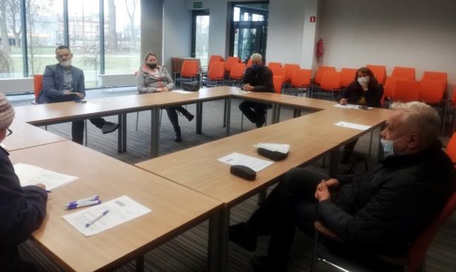 Podpisali umowy na wymianę pieców dofinansowanie wymiany pieców na ekologiczne w gminie Suwałki