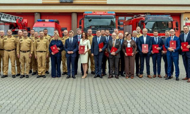 podpisanych zostało 12 umów na łączną kwotę 19 253 900 zł mln zł