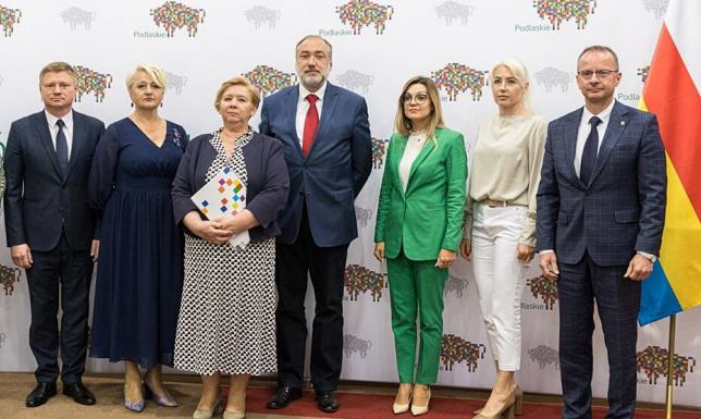 Umowy na modernizację oświetlenia i "odbetonowanie" miasta podpisane umowy na modernizację oświetlenia oraz utworzenie nowych terenów zielonych