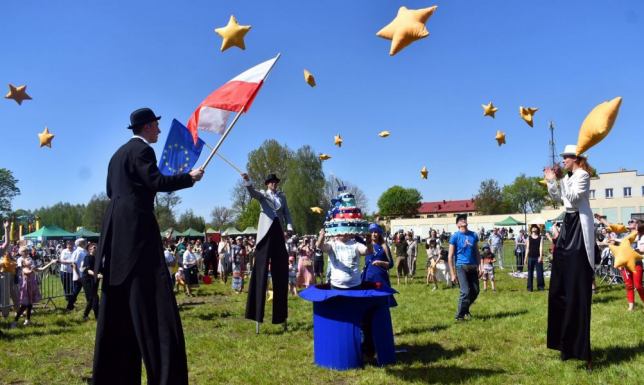 suwalczanie wspólnie świętowali 20-lecie przystąpienia Polski do Unii Europejskiej
