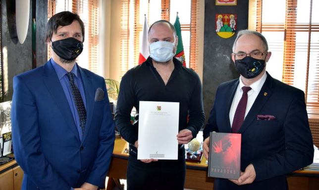 Autor z Suwałk z szansą na nagrodę Artur Urbanowicz, Paradoks, Książka Roku 2020