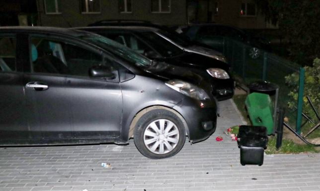 26-latek w środku nocy wyrzucał różne przedmioty przez balkon