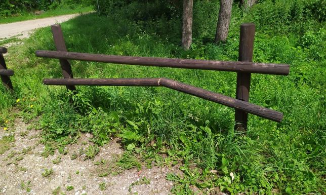 Wandale w Lesie Szwajcarskim Do zniszczenia infrastruktury turystycznej doszło w Lesie Szwajcarskim