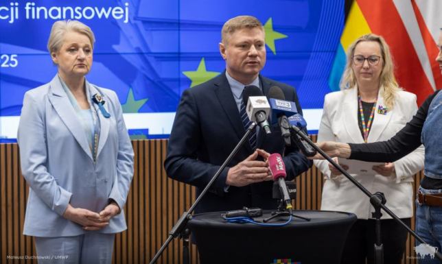 Nabór na stypendia dla uczniów znajdujących się w trudnej sytuacji finansowej Kluczowym czynnikiem jest również sytuacja materialna rodziny