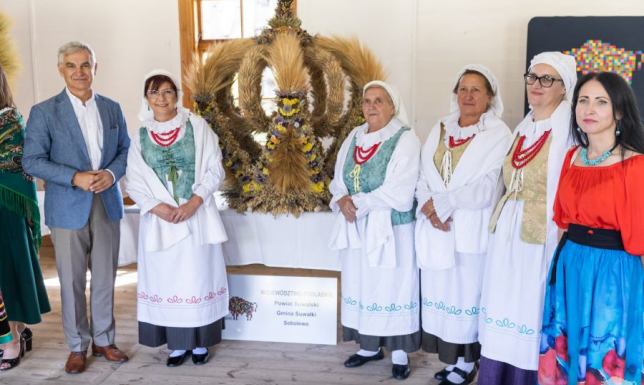 Wieniec z Sobolewa pojedzie na dożynki prezydenckie Panie z Koła Gospodyń Wiejskich z Sobolewa w gminie Suwałki