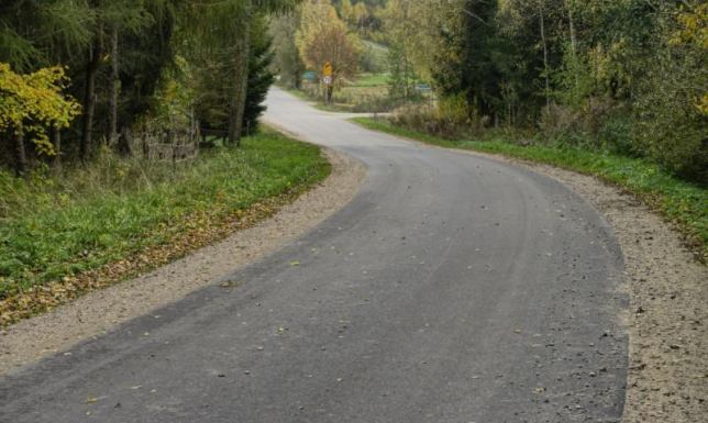 Zakończono remonty dwóch odcinków dróg powiatowych 