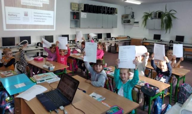 O kulturze ludowej w szkole w Wiżajnach Szkoła Podstawowa im. Marszałka Józefa Piłsudskiego w Wiżajnach