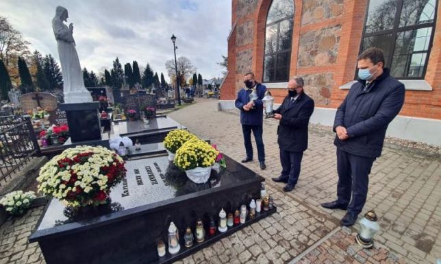 Prezydent Suwałk i wójt odwiedzili groby zmarłych