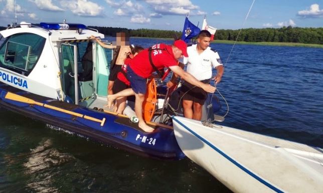 Pomoc przyszła na czas Jacht białostoczan wywrócił się i załoga wpadła do wody