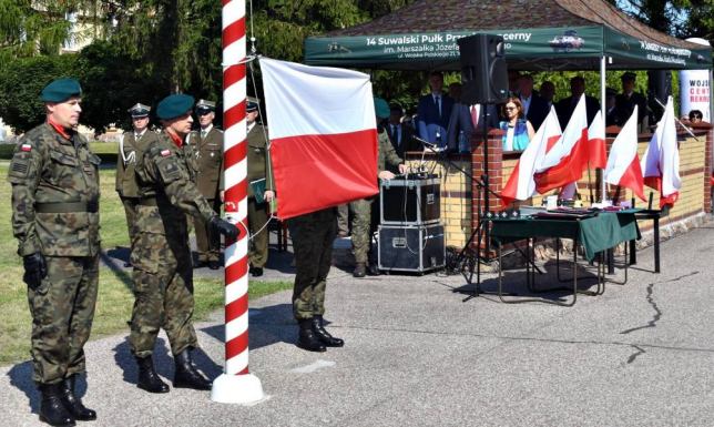 Uroczysty apel z okazji Święta Wojska Polskiego