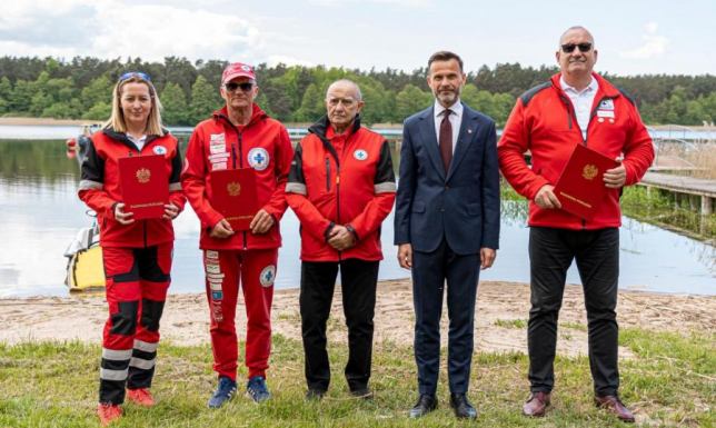 Pieniądze dla WOPR na zapewnienie bezpieczeństwa nad wodą 145 tysięcy złotych dofinansowania dla Wodnego Ochotniczego Pogotowia Ratunkowego