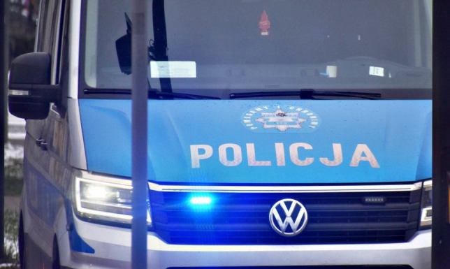 Dziewięć osób trafiło do szpitala po zderzeniu ciągnika z busem