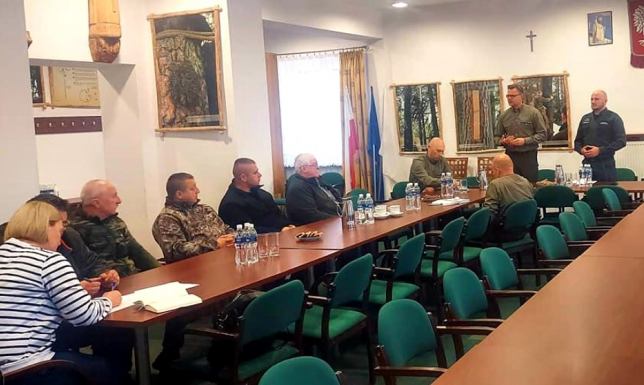 Osadzeni będą pracować w lasach sadzeni w suwalskiej jednostce będą mogli wykonywać prace związane z gospodarką leśną