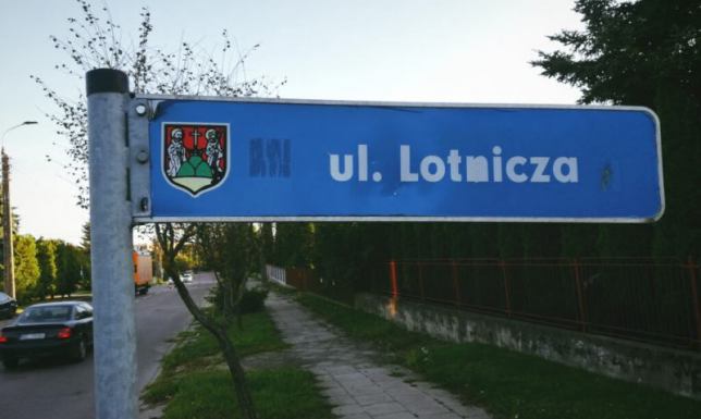 Wymiana tablic z nazwami ulic w Suwałkach