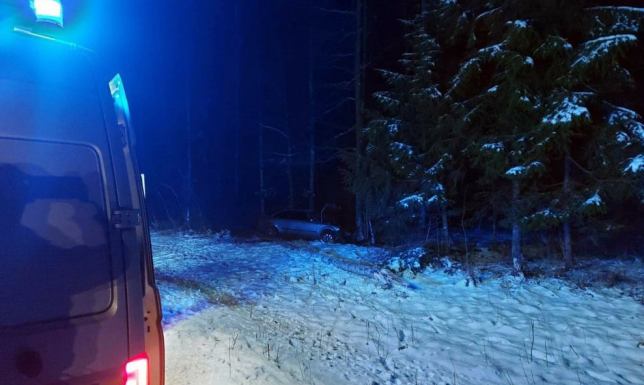 Do szpitala trafił kierowca, który  z nieznanych przyczyn zjechał na przeciwległy pas ruchu